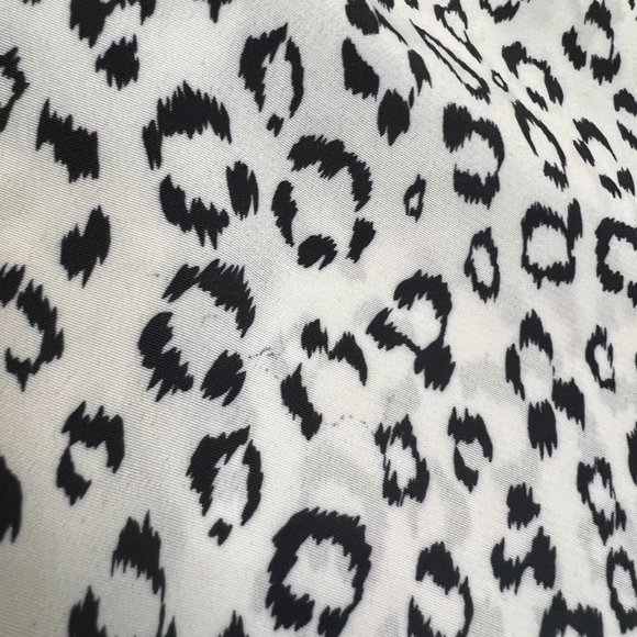 3/$30 ⭐️ Vintage Black White Leopard Print Short Sleeve Button Shirt Notations - Picture 3 of 7